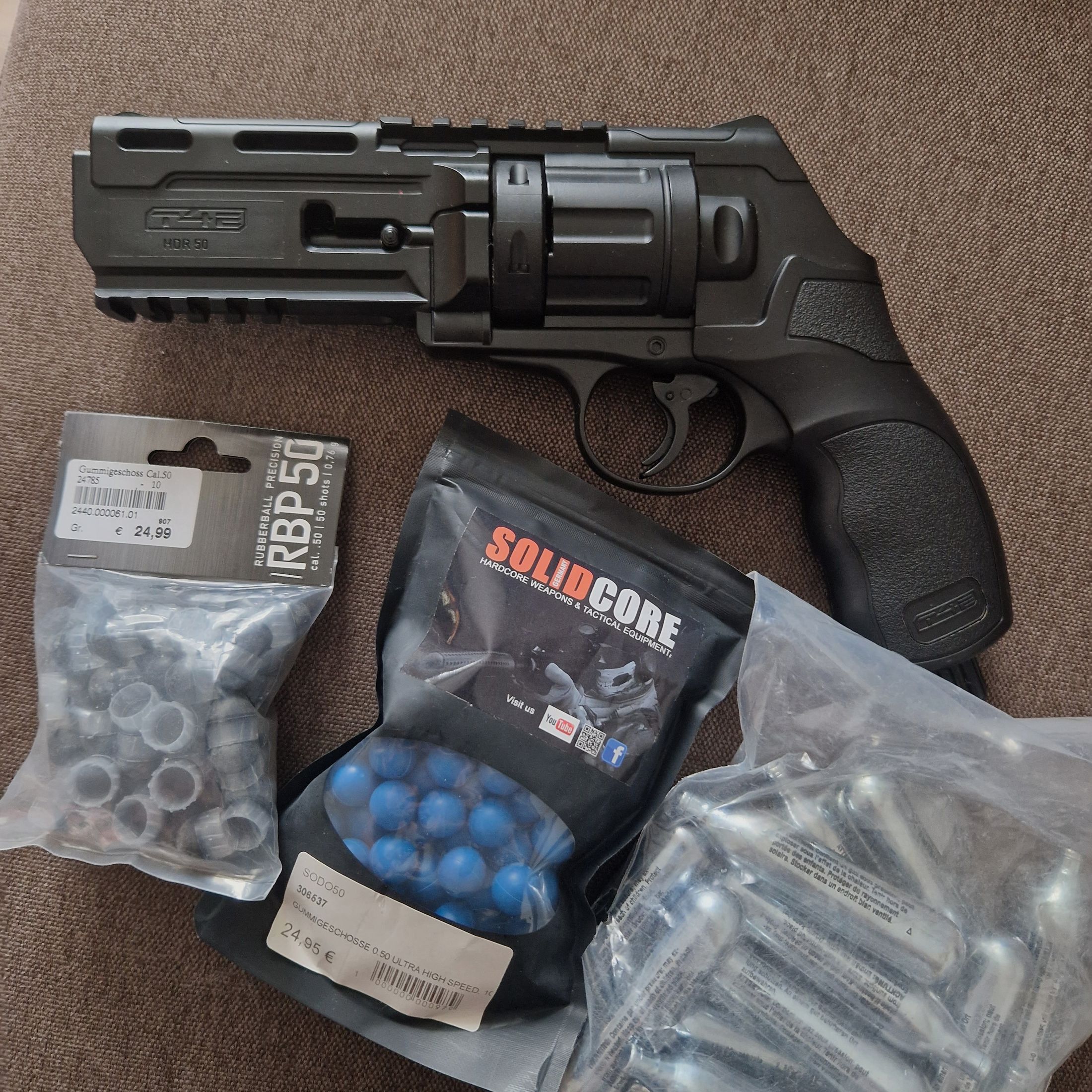 R.A.M HDR T4E co2 Revolver CAL. 0.50 with accessories