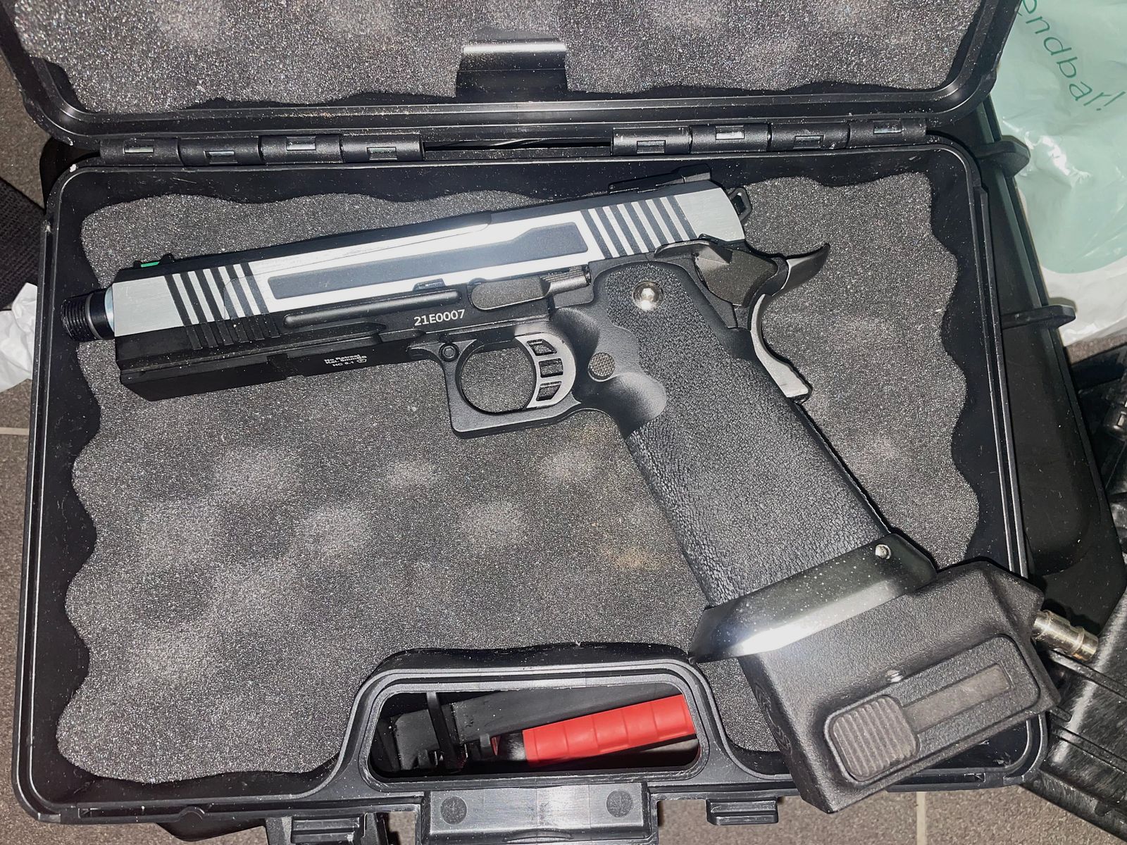 Pistola Airsoft AW Custom Hicapa 6mm BB + Adattatore HPA Creeper Concepts