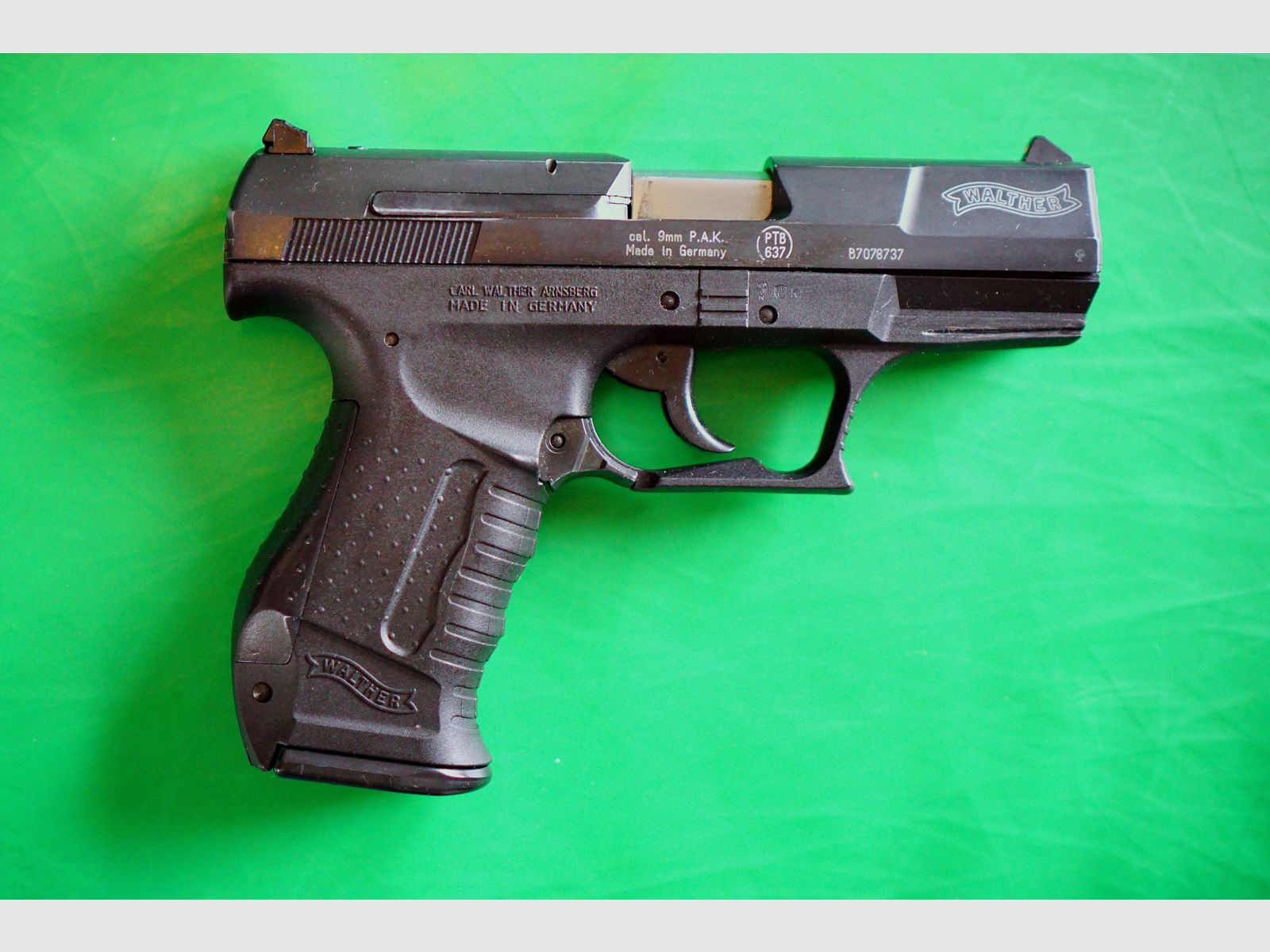 Walther P99 blank firing pistol 9mm P.A.K. (PTB 637) with holster - P 99 with EXTRA deep barrel block