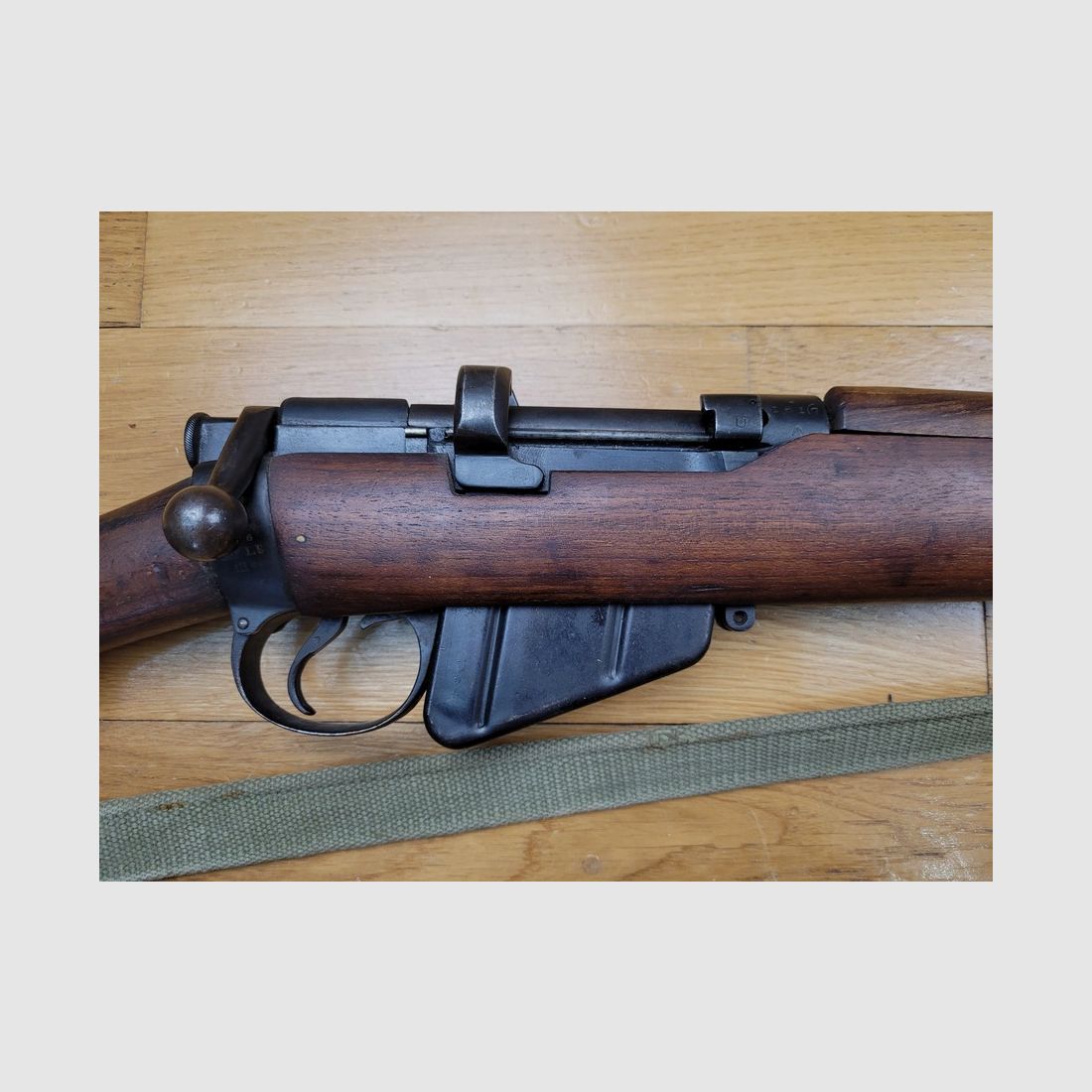 Sehr gutes englisches Gewehr Lee Enfield MKIII (*) – gute Verarbeitung B.S.A von 1916 – Originalkaliber 303 Brit. – Gewehrriemen – Magazin im Modell – sehr guter Zustand, Bild 4 von 30