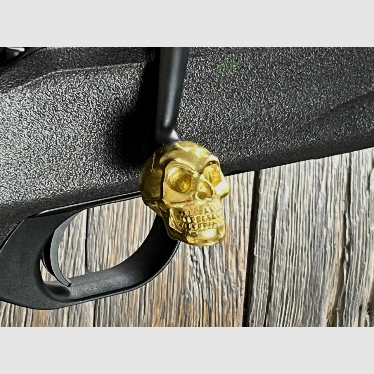 JÄGERSCHMUCK - Kammergriffkugel für Blaser R8 – Totenkopf