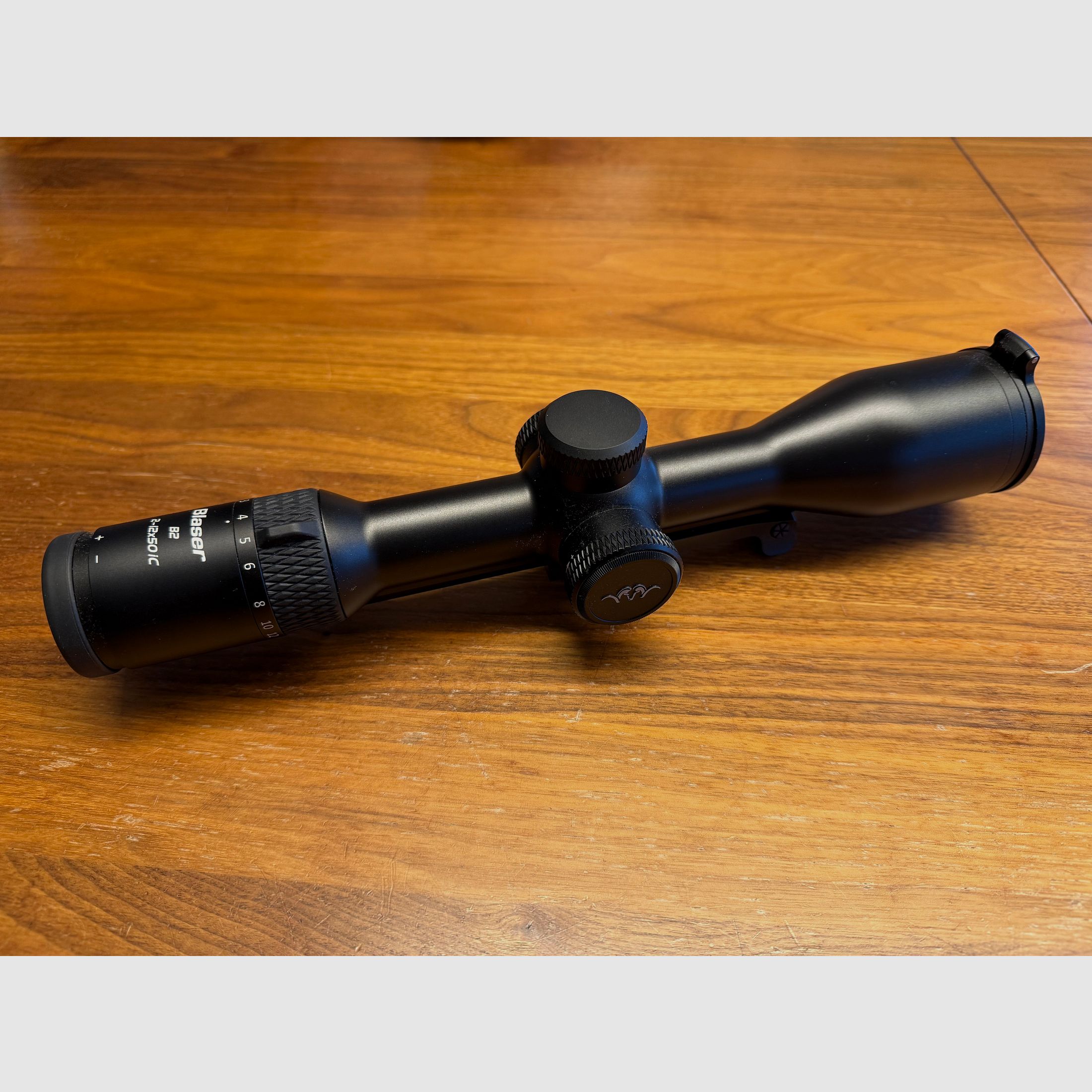 Blaser B2 2-12x50 iC Zielfernrohr mit Schiene & Sattelmontage