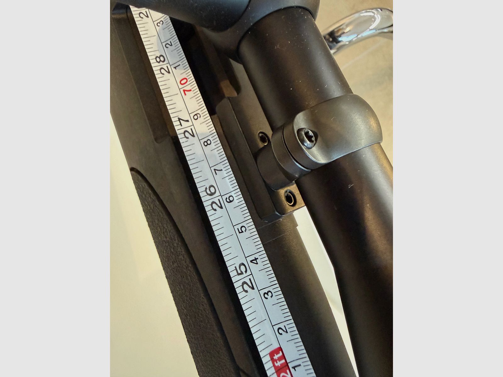 Fucile a ripetizione Remington 700 in calibro .223 REM con ottica Leupold 6–18 VX-II
