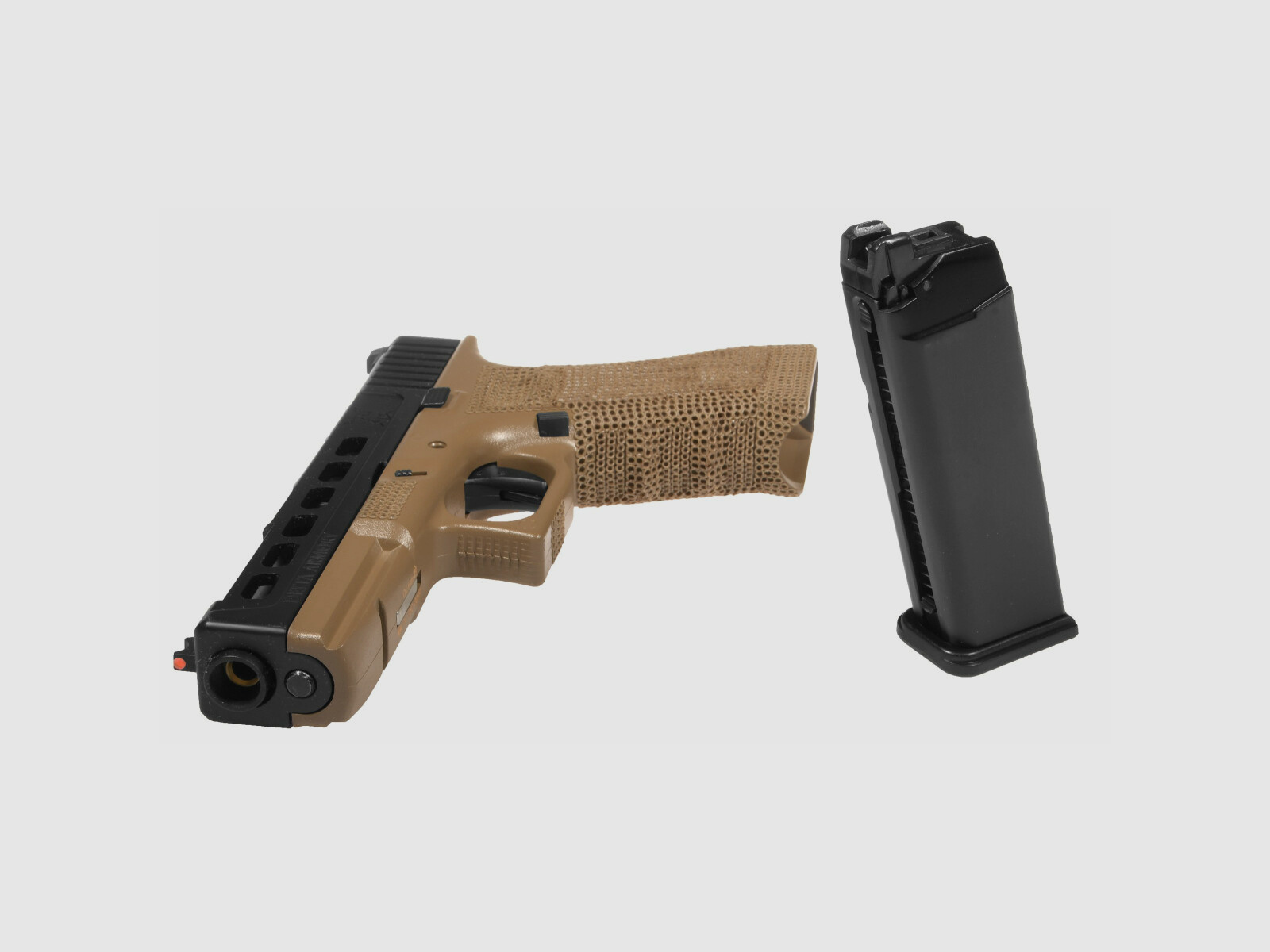 P06 GBB Airsoft Pistole in Tan | Delta Armory