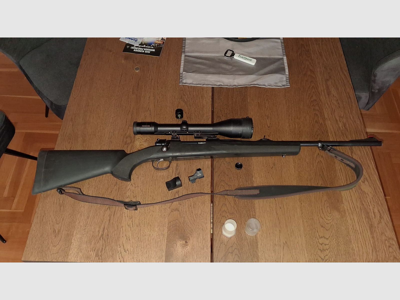 Mauser 98 „Forest“ in calibro 9,3x62 – pacchetto completo (Swarovski 8x56 + Docter Sight)