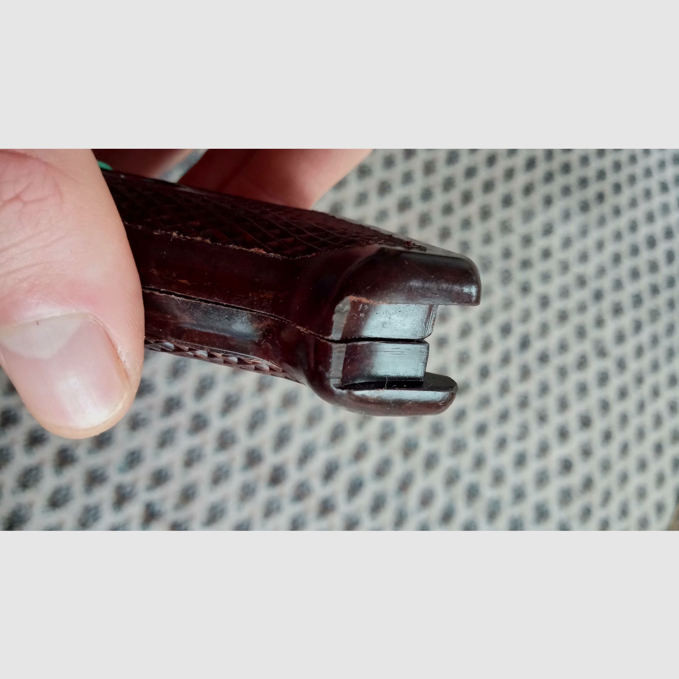 Original AK47 Typ 1 Griff aus Bakelit / zusammengehörige Griffschalen