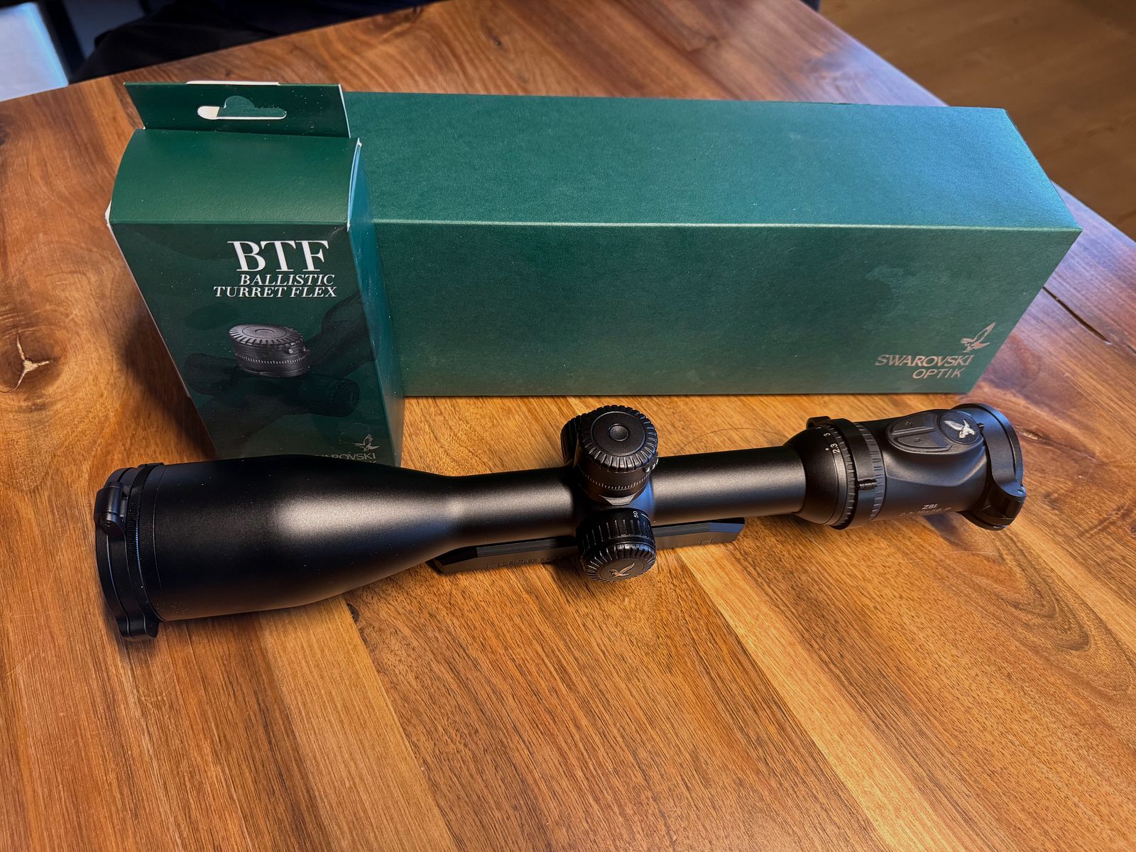 Swarovski Z8i 2,3-18x56 con torreta balística y montaje Dentler