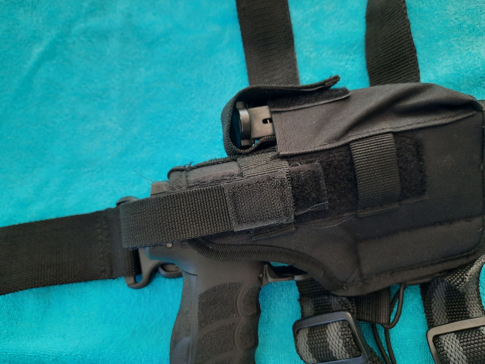 Tactical thigh holster