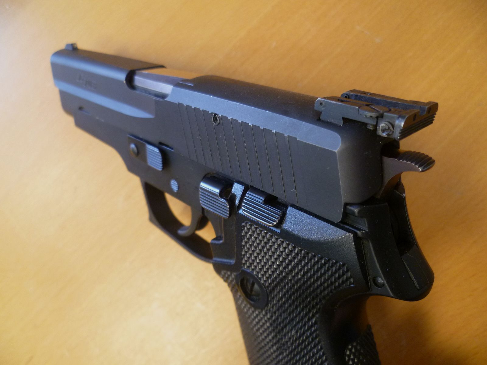 Pistole SIG Sauer P220 9mm Luger
