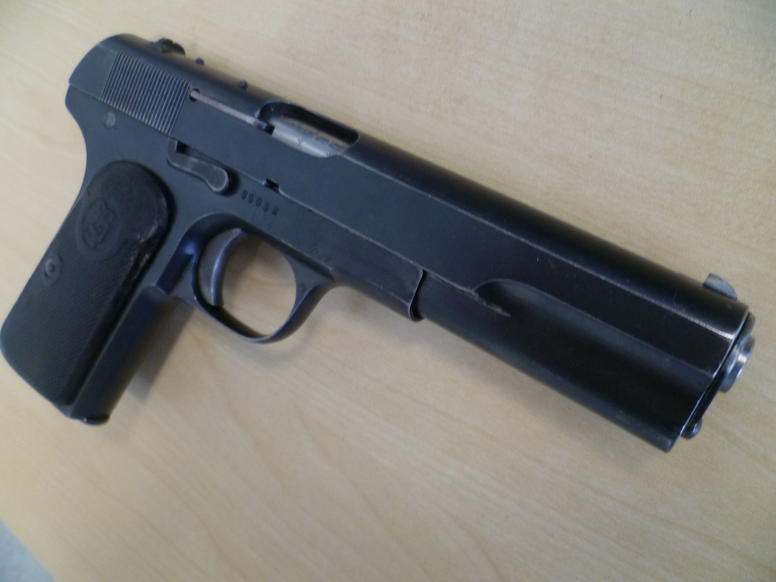 Pistole Husqvarna M 07  -  9mm Browning Long
