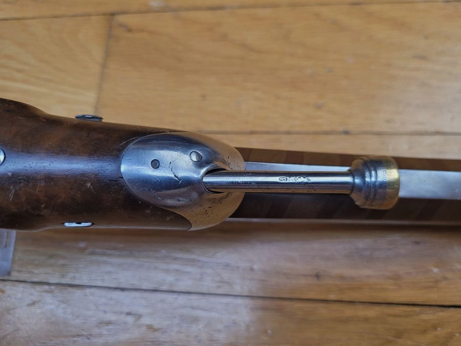 Magnifique pistolet d&rsquo;officier de cavalerie 1833 – 1er Type – Manufacture Royale de Maubeuge – Superbe canon en acier ruban rayé 48 « cheveux »- Encore son bronzage d&rsquo;origine à 99% – TBE++, image 14 sur 29