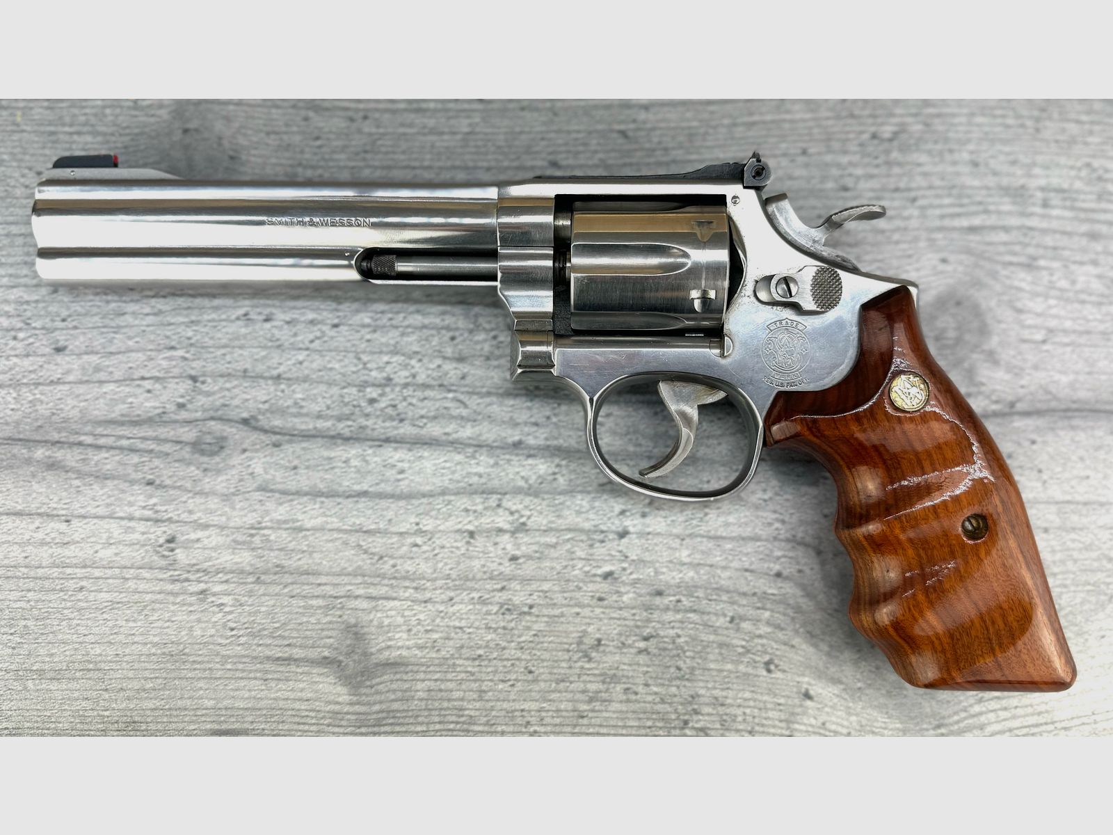 Smith & Wesson Mod. 617-1 Campione di tiro .22 l.r. impugnature in legno