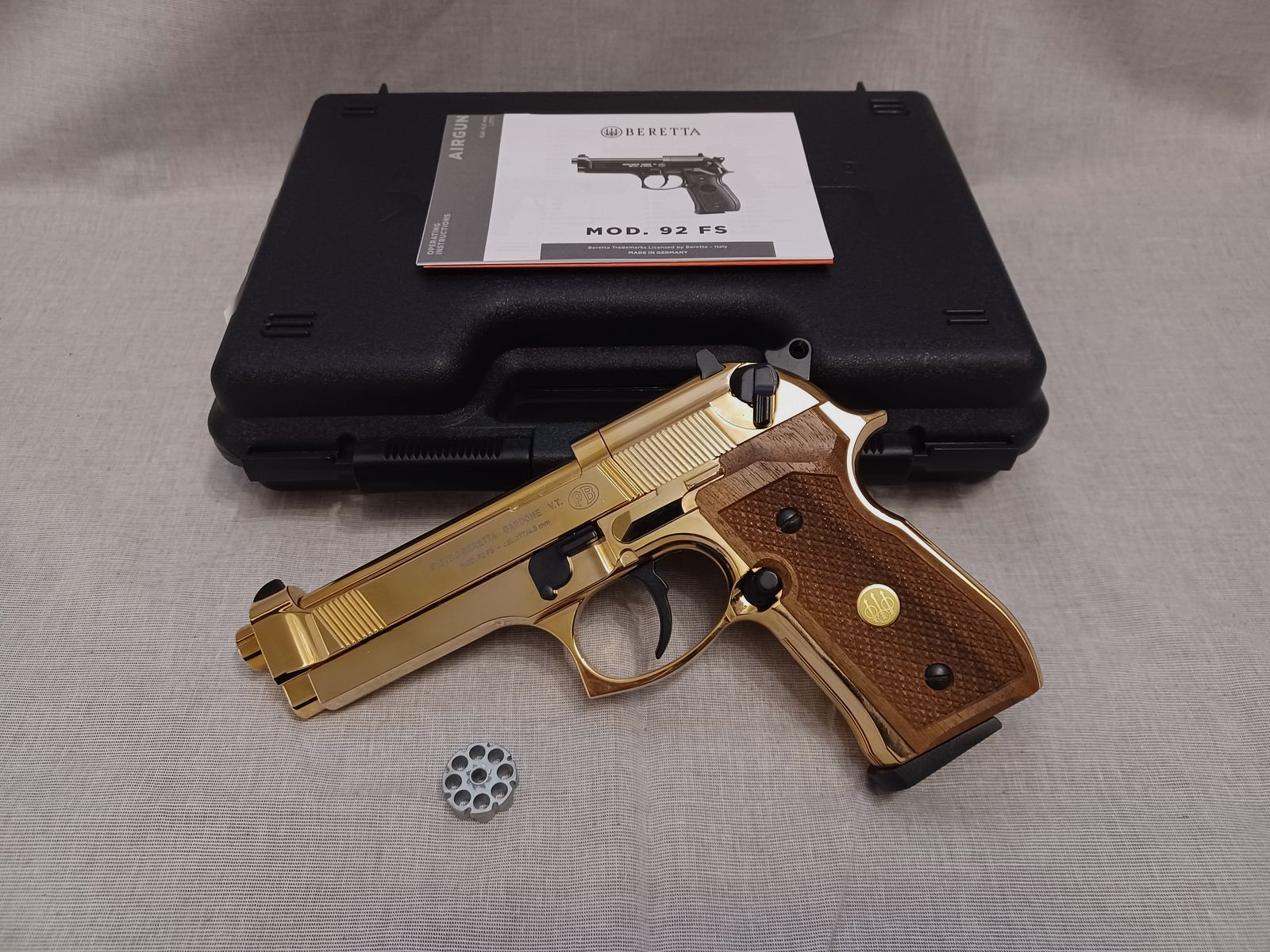 Beretta 92 FS Gold / Holzgriffschalen / 4,5 mm Diabolo / CO2 / Pistole / OVP (2)