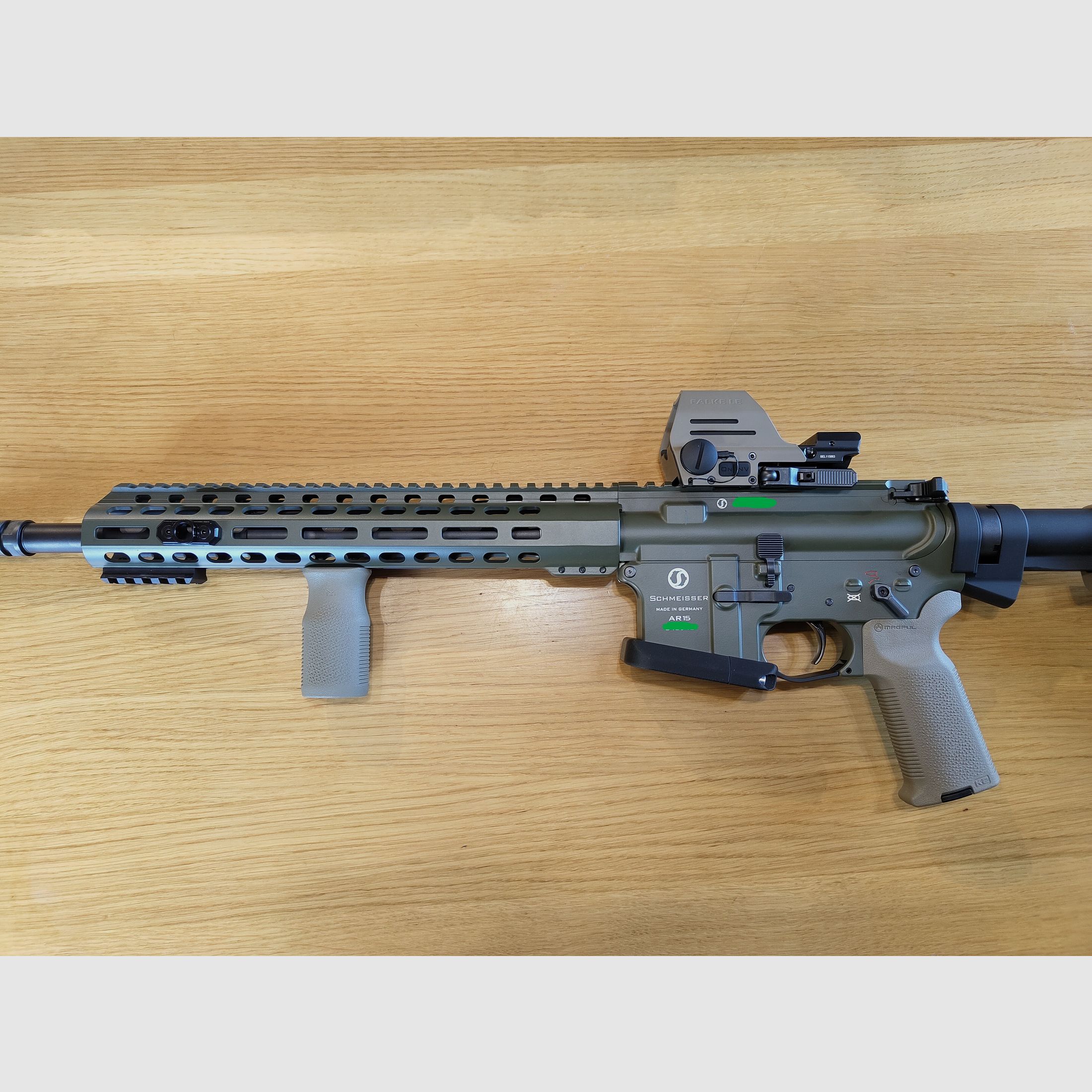 Schmeisser AR15 M4FL OD Green Cerakote – aprox. 250 disparos – piezas Magpul – con accesorios