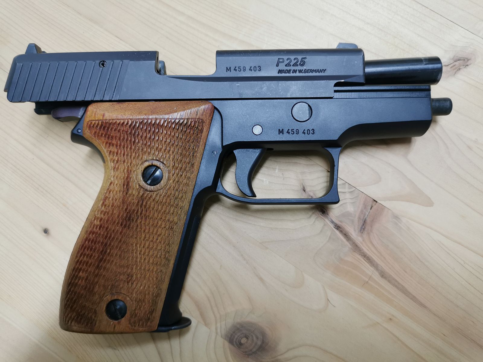 Pistola SIG SAUER P225 9mm