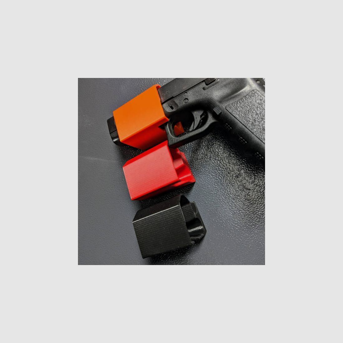 Magnetisches Blockholster für Glock 21 und baugleiche (Breite 34mm) für Waffenschrank - Zubehör für den Waffenschrank