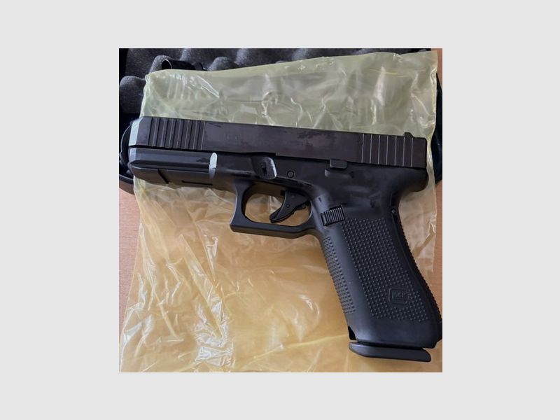 Glock 17 Gen 5 SV caliber 9mm P.A.K. with corresponding accessories, still factory oiled, new in original packaging in original Glock case