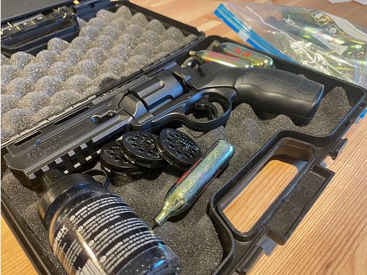 UX CO2 Revolver Tornado mit Zubehör