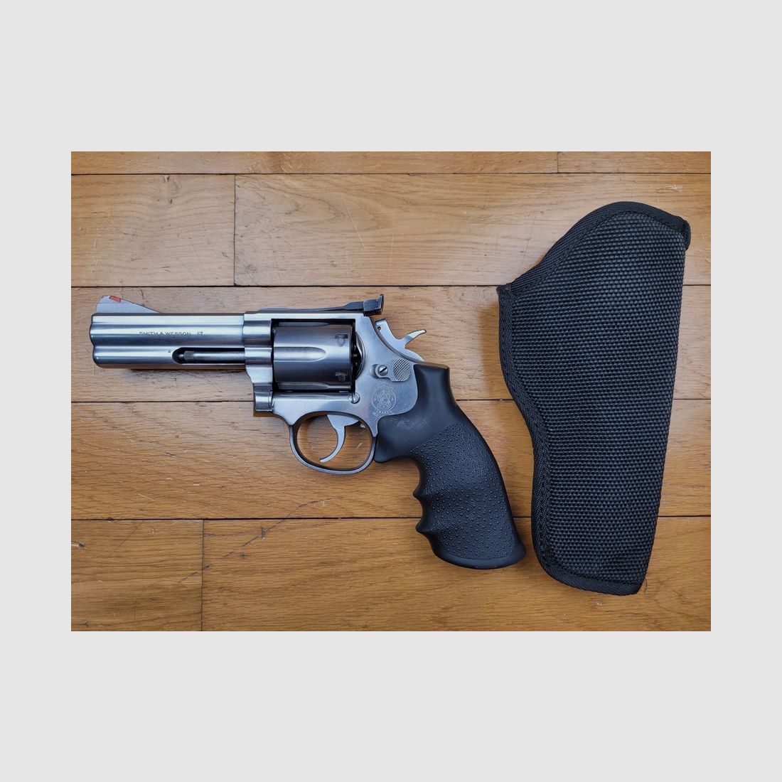 Schöner Smith & Wesson 686-3 – in .38SP & .357Mag – 4 Zoll – 6 Schuss – Edelstahl-Finish 80er Jahre – Monogrip HOGUE – TBE+, Bild 1 von 17