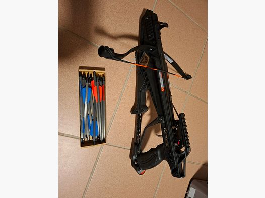 Pistolenarmbrust EK mit Pfeilen