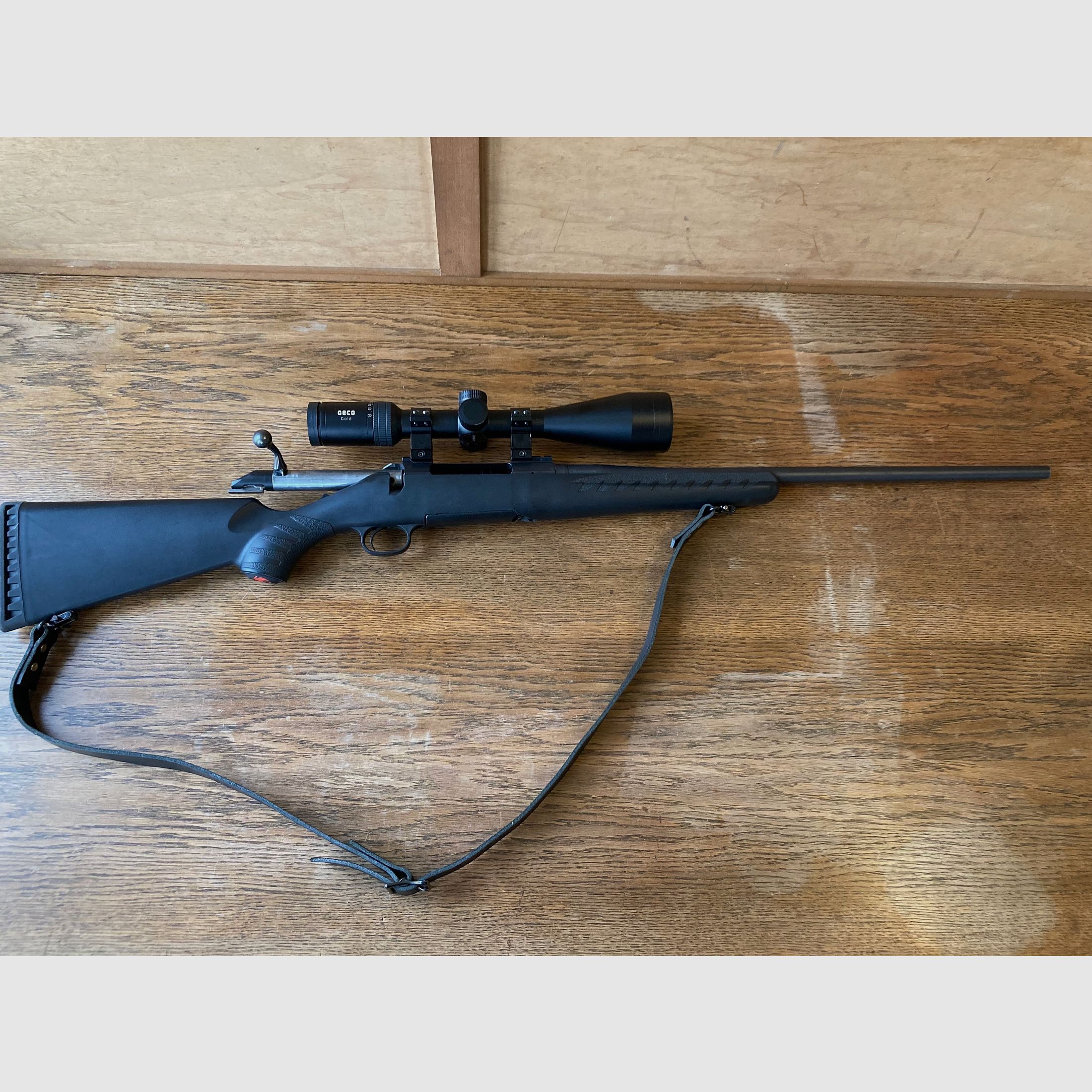 Ruger American Rifle in 30-06 Mit Geco Gold 2,5-15X56 mit Leuchtpunkt.