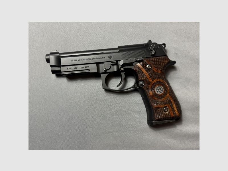 Tokyo Marui Beretta M9A1 Airsoft / Softair mit Echtholzgriffen (Neuwertig)