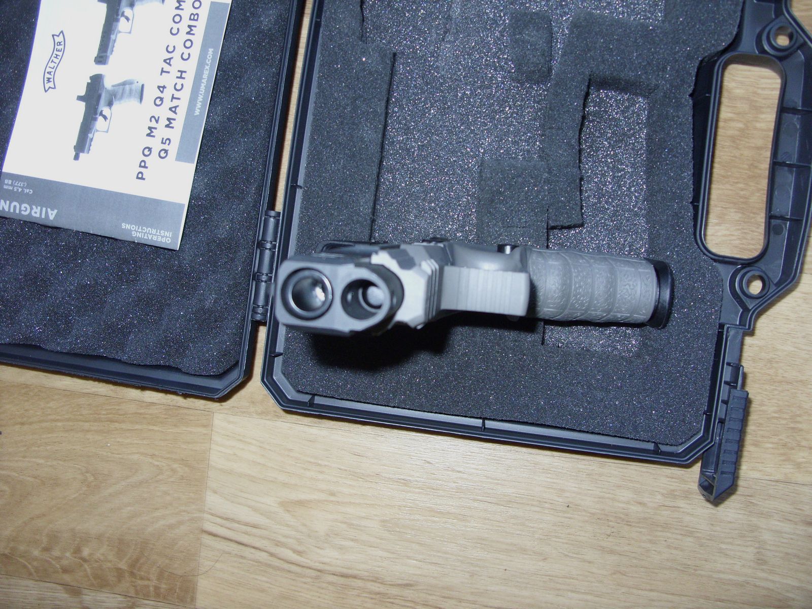 Walther Q5 Match CO2 Pistole mit Ersatzmagazin und Koffer + Zielscheiben
