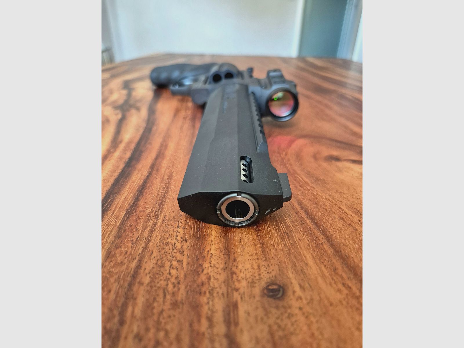 Taurus Raging Hunter 8 3/8" Lauf .44 Mag. inkl. Holosun Elite HE503C-U-GR – Neuwertiger Zustand
