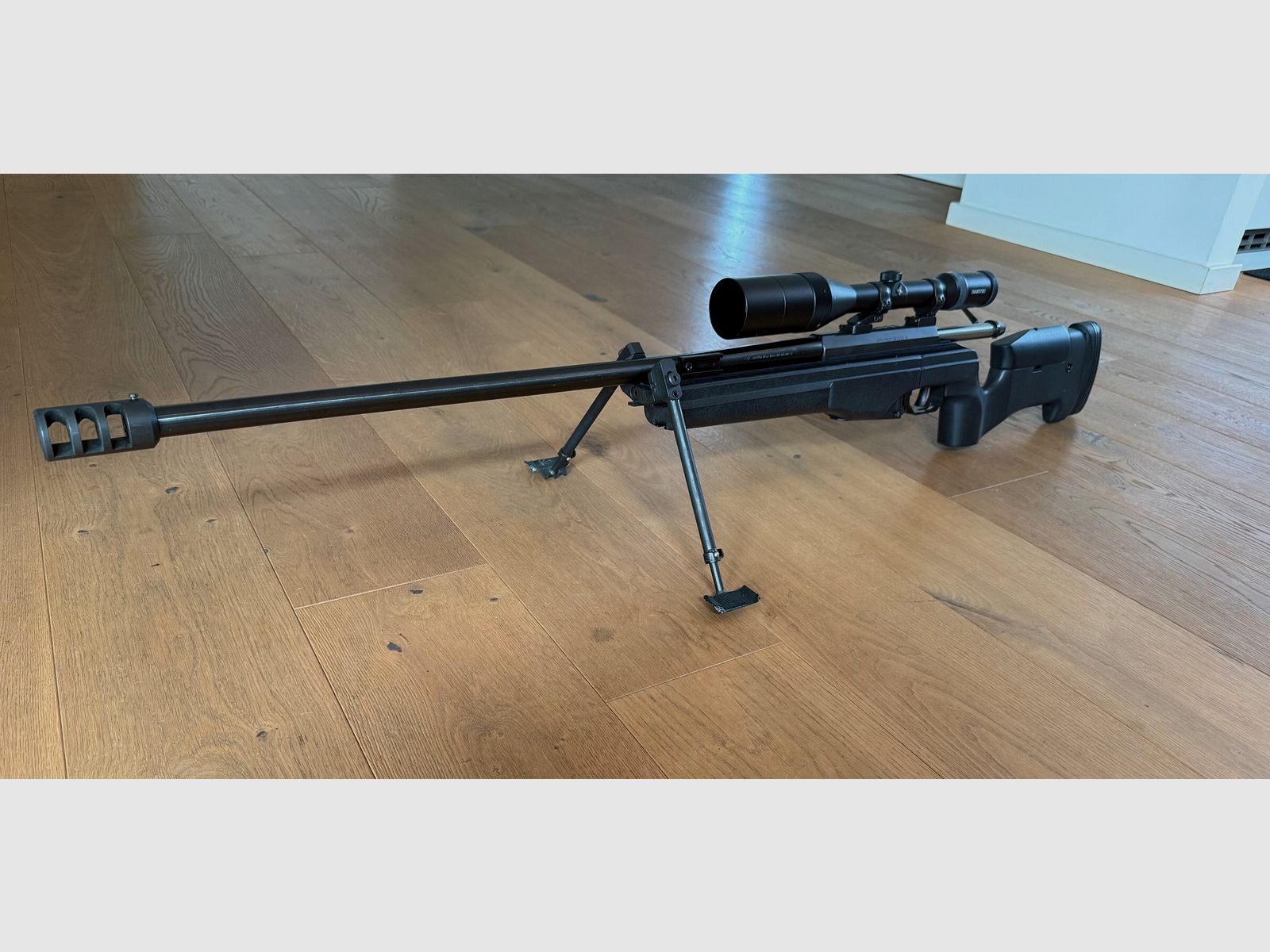 Sako TRG 42, Cal. 300 Win Magnum, negro. Swarovski Habicht, 4-16x50