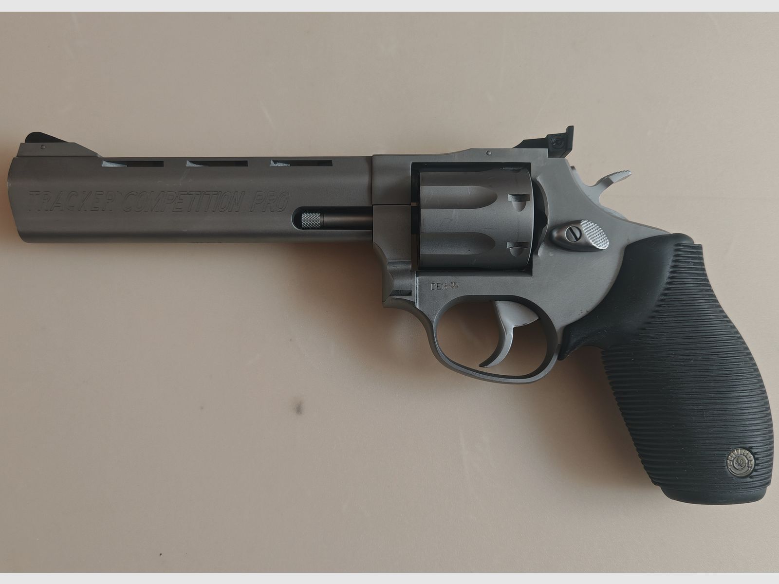 Taurus RT 627 STS 6 Zoll Revolver Kaliber .357 Magnum