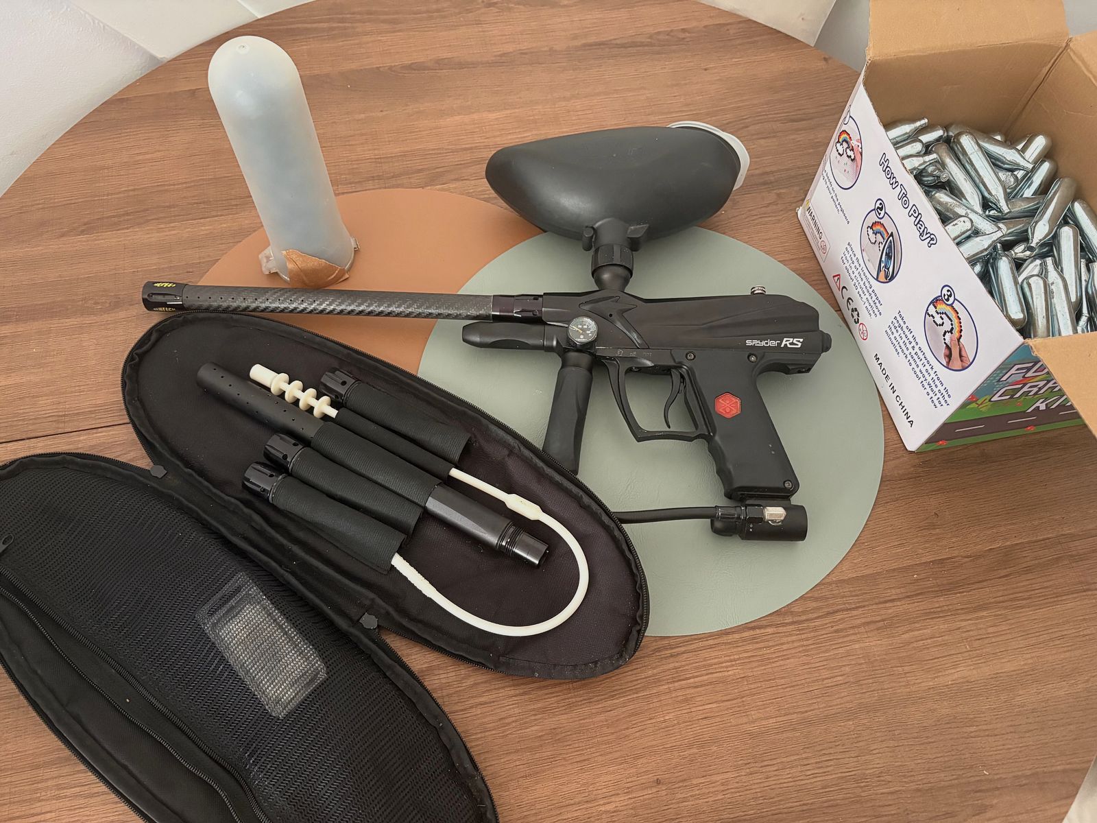 Paintball-set met 100 CO₂-capsules en paintballs