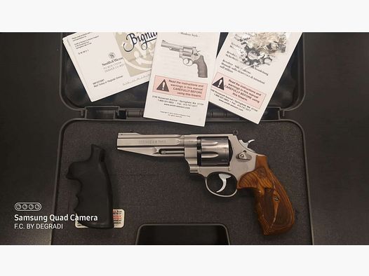 SMITH & WESSON Rewolwer ‚Performance Center‘ Mod. 627 8 SHOT 5′ .357Mg. Inox