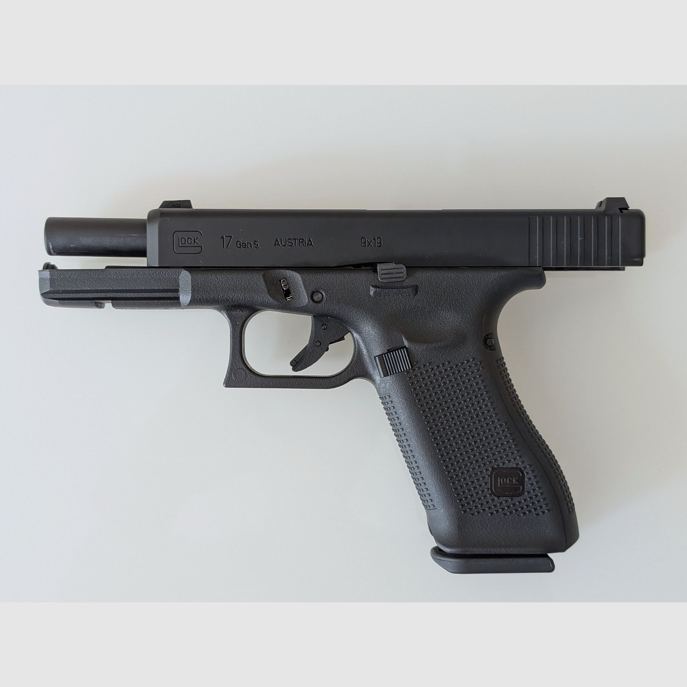 GLOCK 17 Gen5 6 mm, Gas, < 1,0 J