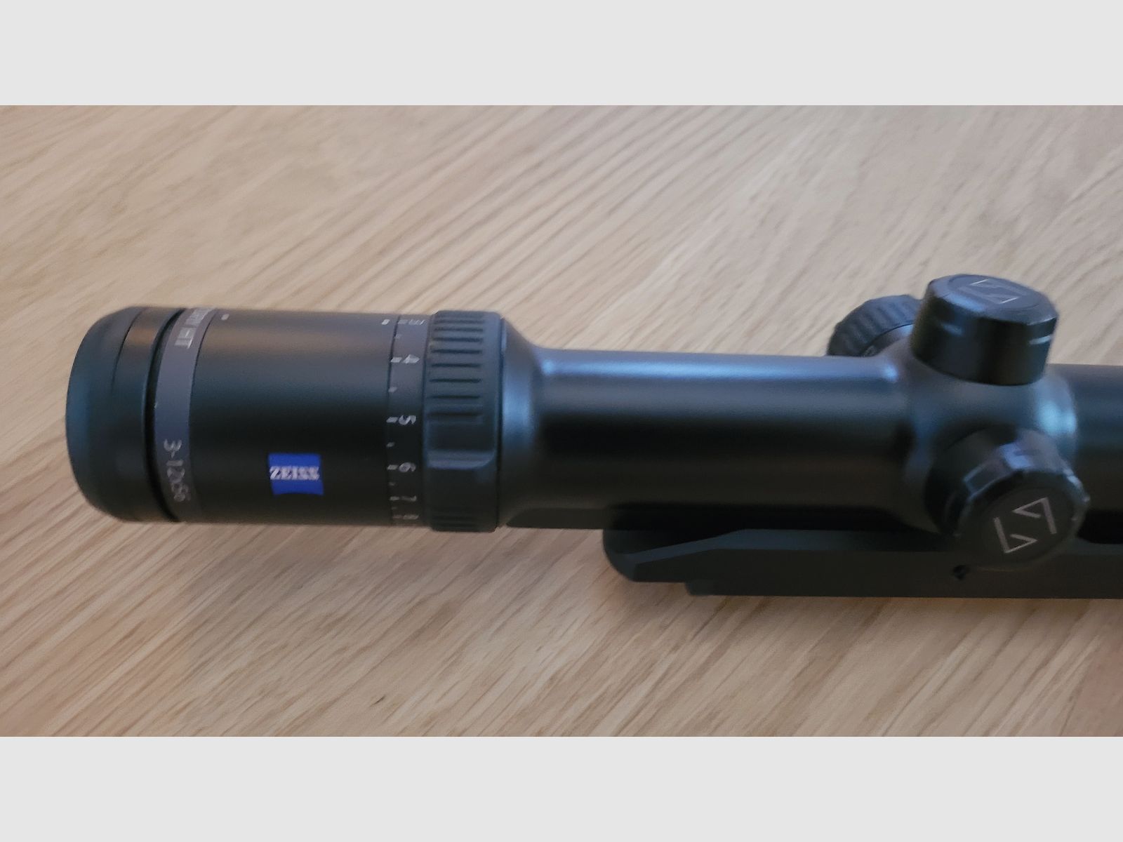 Zeiss Victory HT 3-12x56 M con guida e punto luminoso Ass. 60