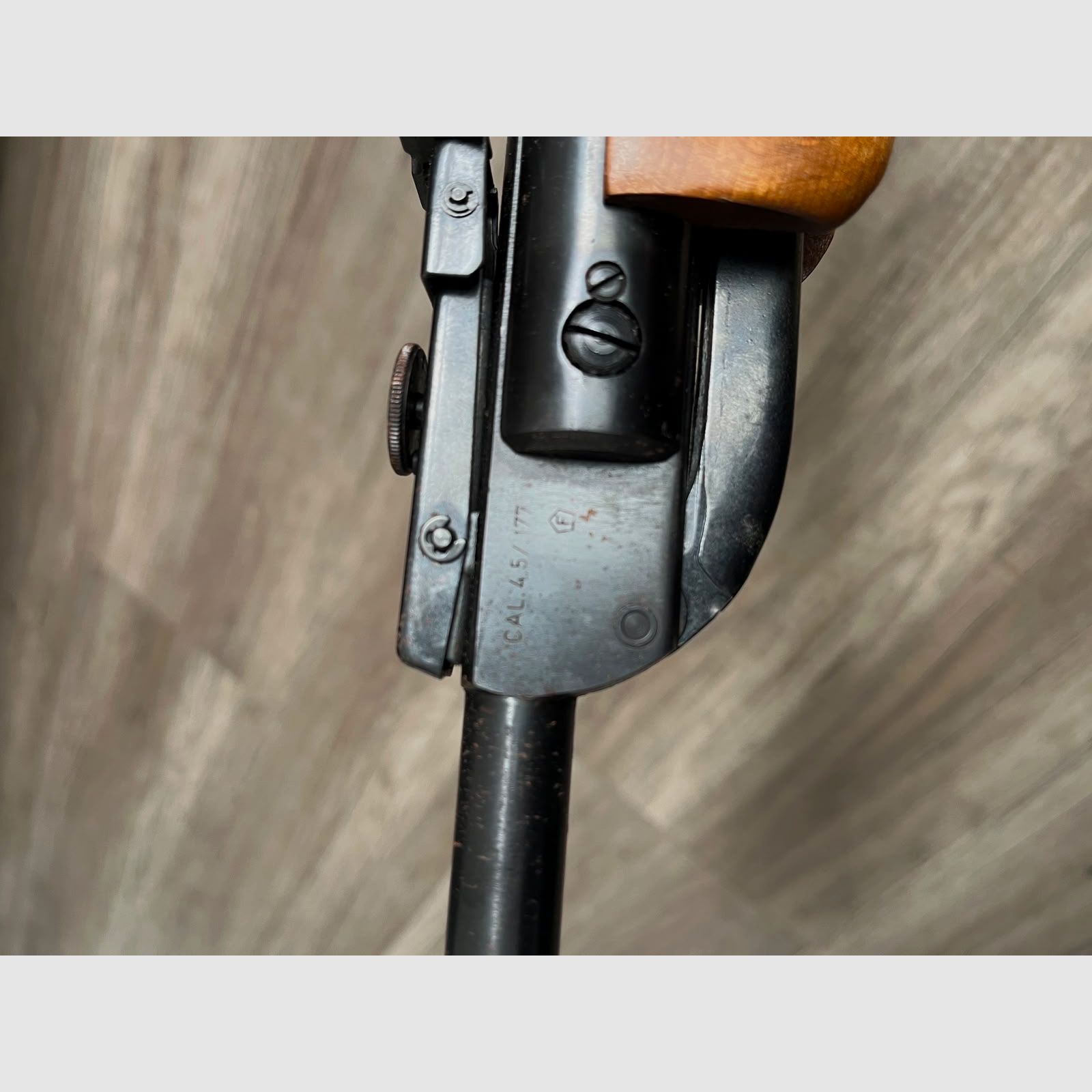 Breech-loading air rifle van het merk Diana