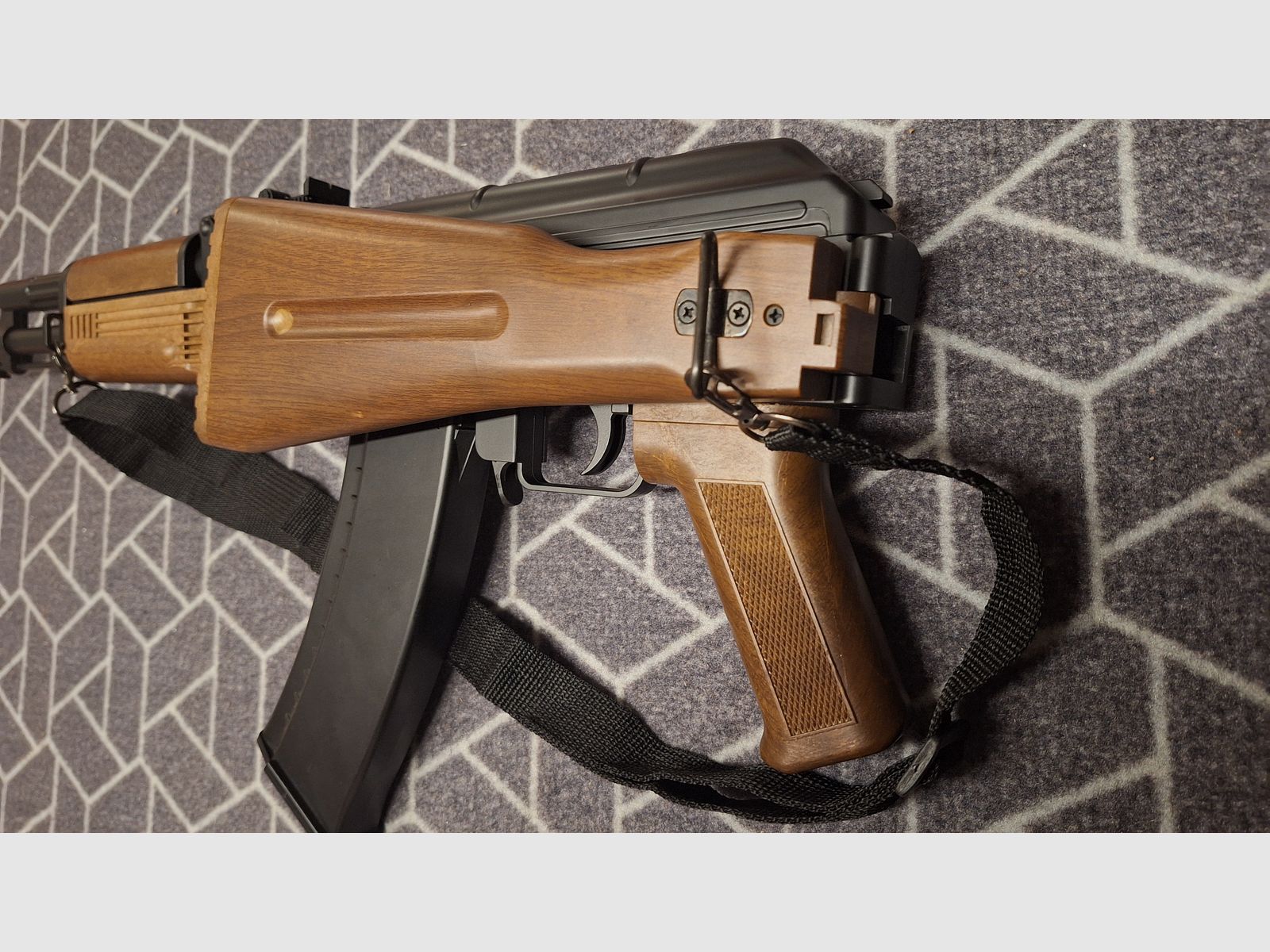 AK47 AK74 Kalashnikov Softair AEG mit Klappschaft-Neuwertig