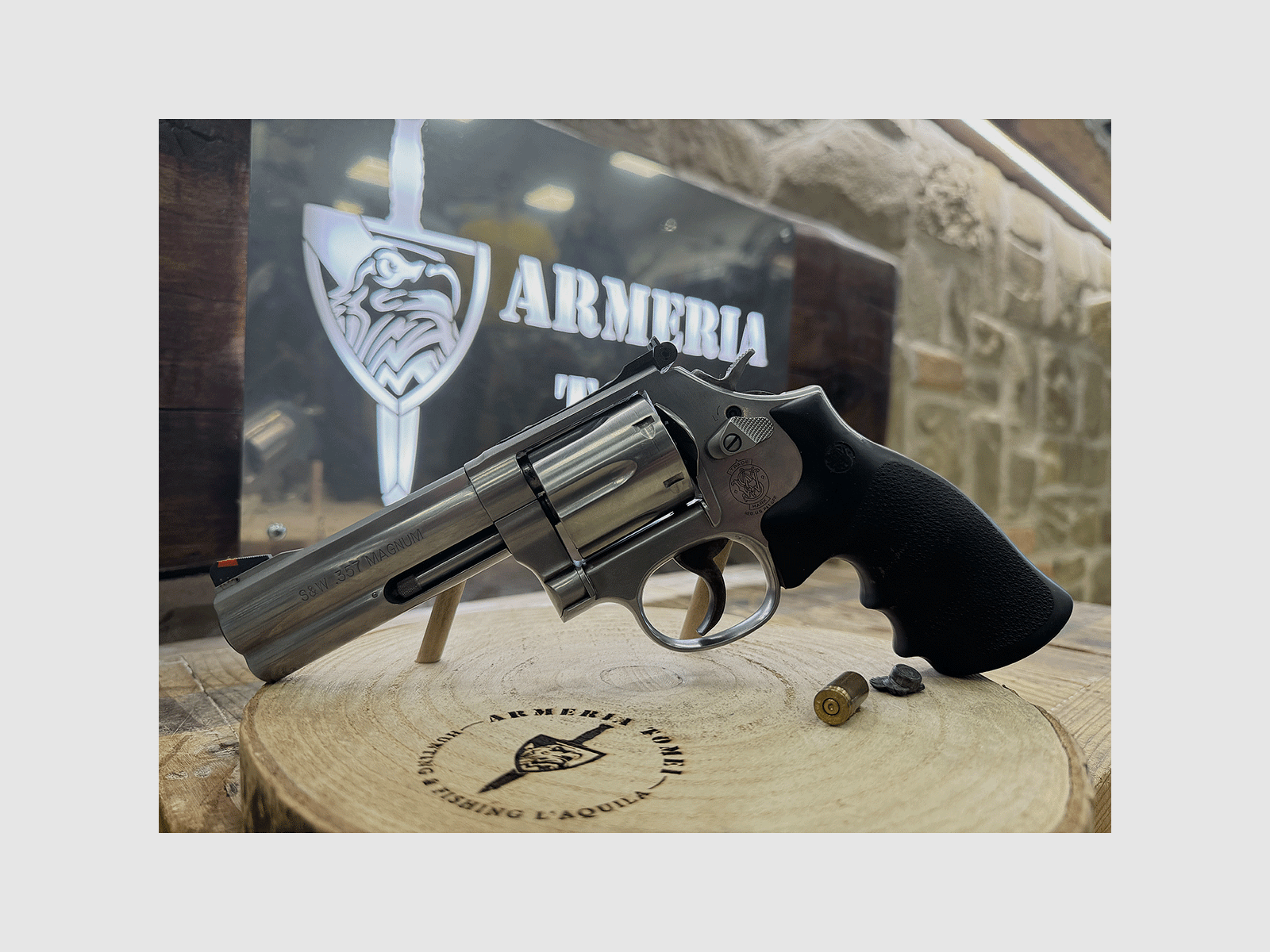 USED – REVOLVER – SMITH & WESSON MOD. 686-6 4" cal. 357 Mag., image 1 of 5