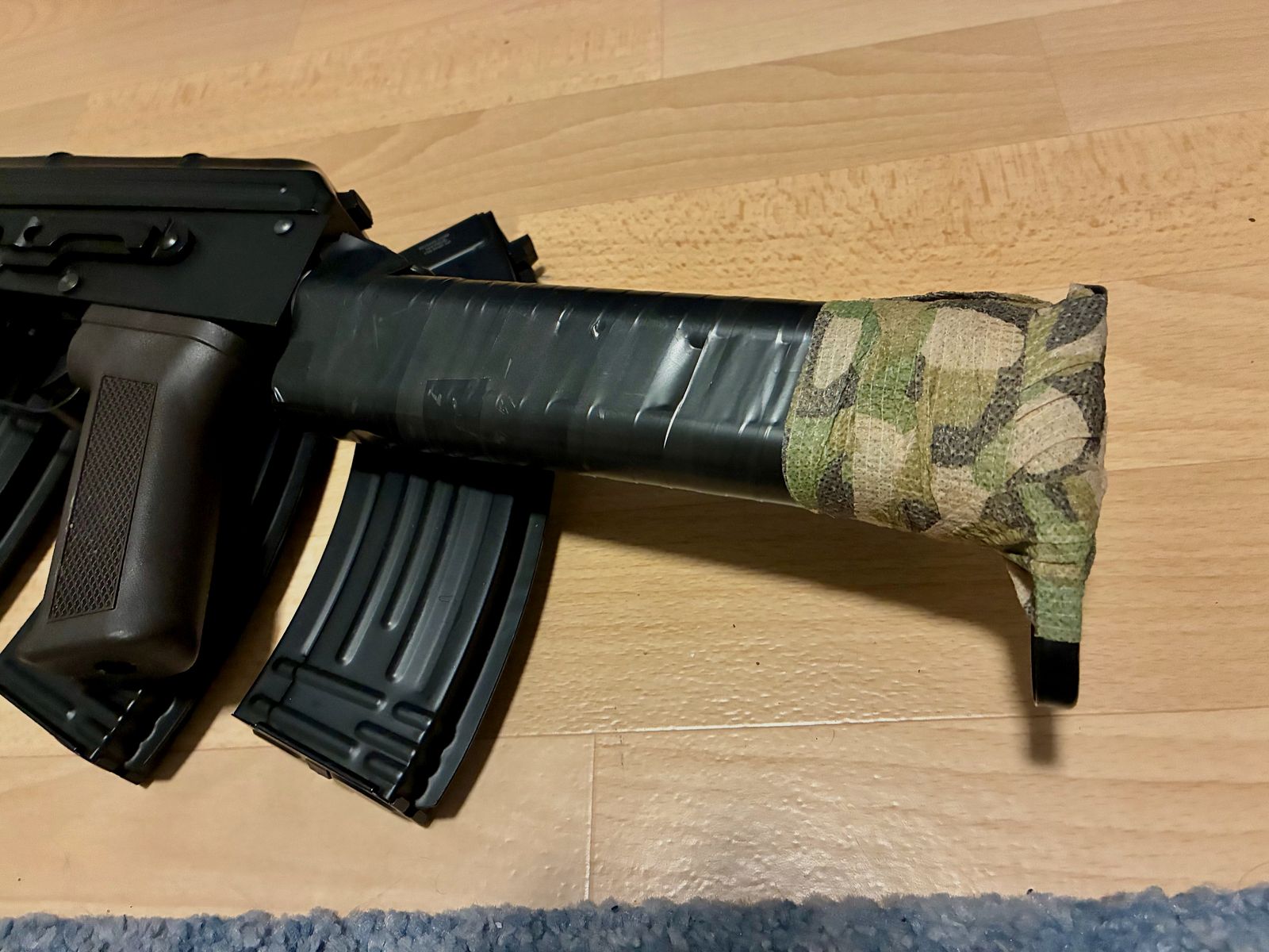 BEGADI AKM GEN-5 SPORT S-AEG Airsoft Softair + 8 Magazine / 11V Akkus, Ladegerät, BBs