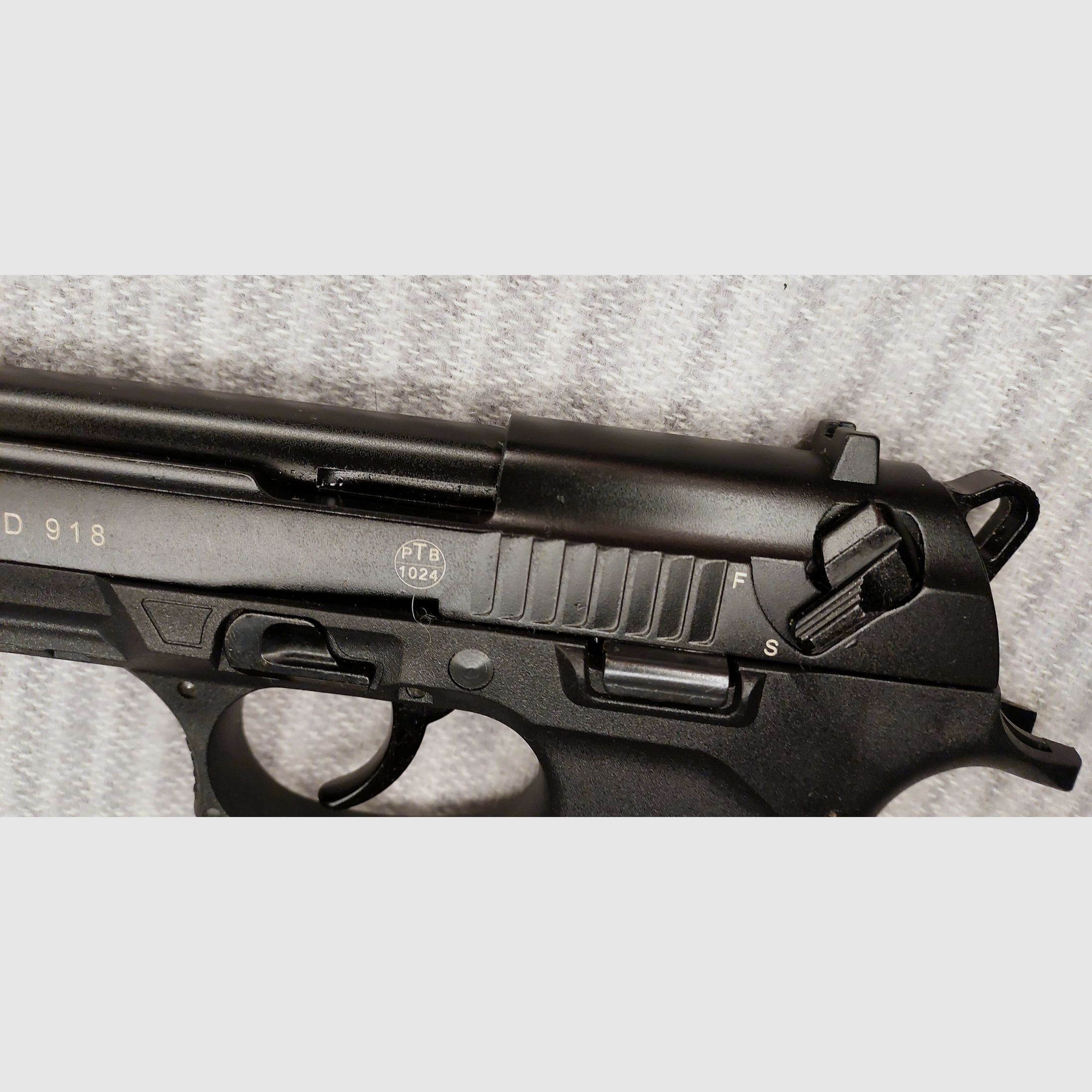 Zoraki 918 9mm P.A.K. schwarz (PTB 1024) mit zwei Magazinen