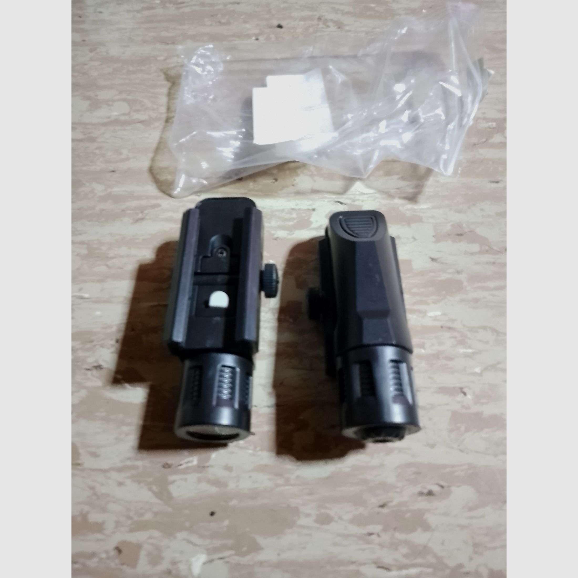 Tactical Taschenlampe Flashlight und Red DOT Laser für picatinny 20mm Set schwarz inklusive Batterien neu Airsoft Softair 