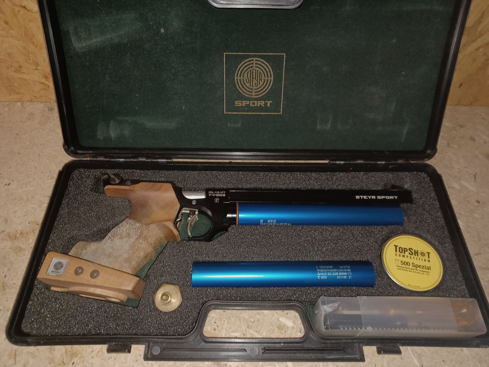 Steyr LP10 with right grip M