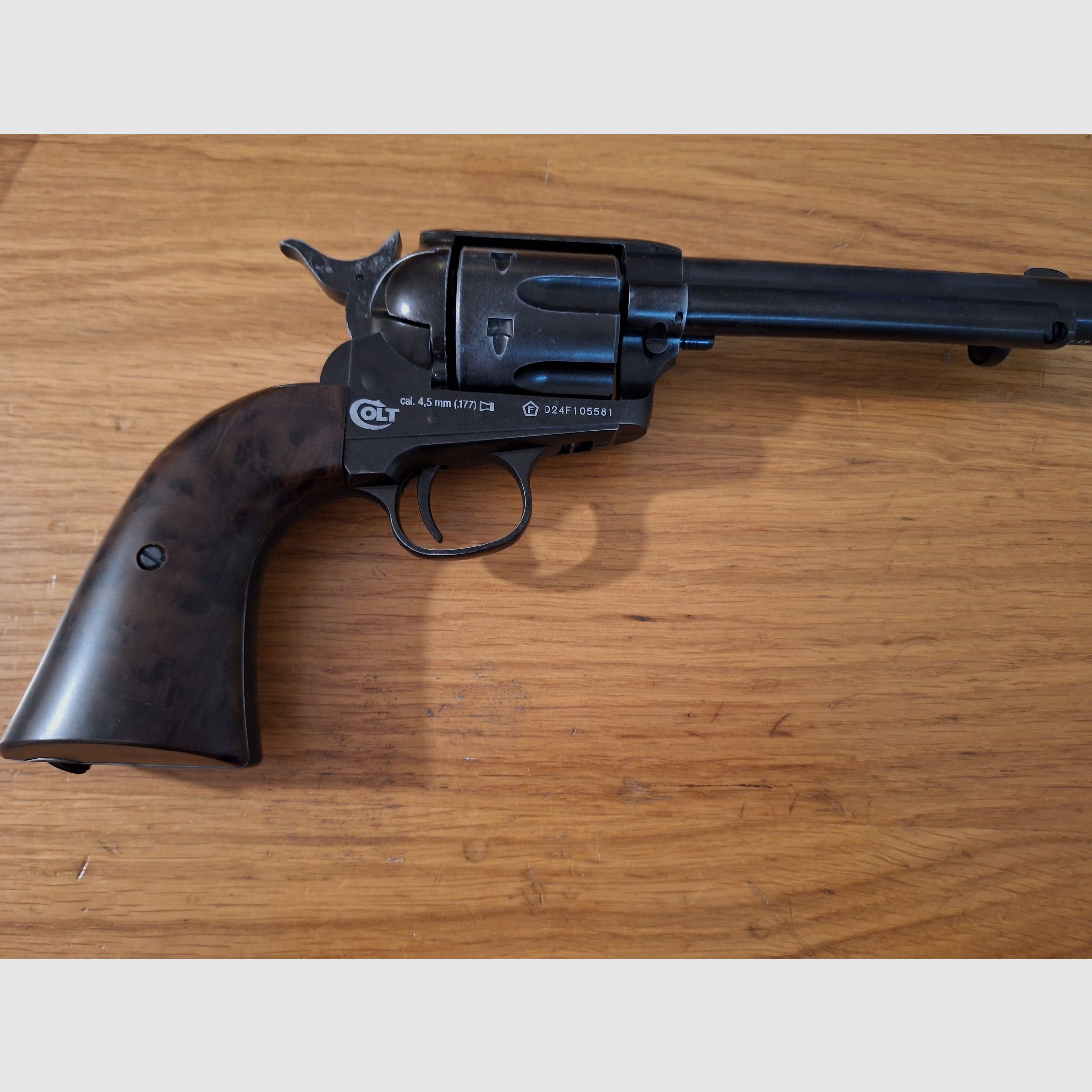 Colt Single Action Army (SAA) Co2 4,5 mm Diabolo gezogener Lauf realistisches Nachladen mit 22 Ladehülsen antik finish