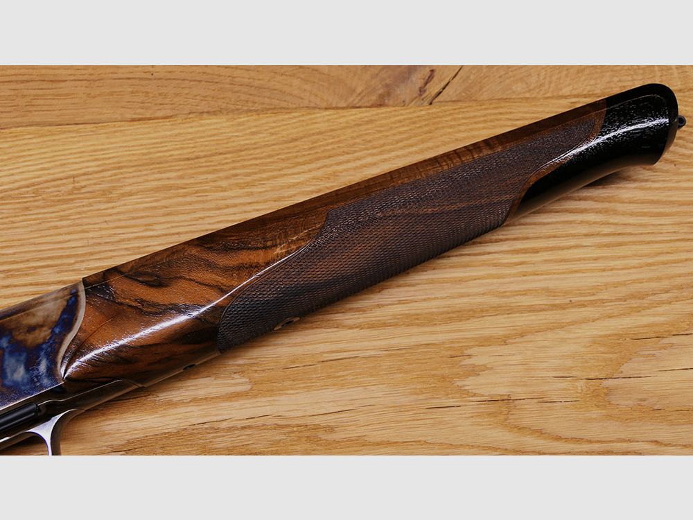 Blaser R8 culata perforada con endurecimiento de colores / sistema de acero / acabado brillante / SUEÑO DE MADERA Y ACERO