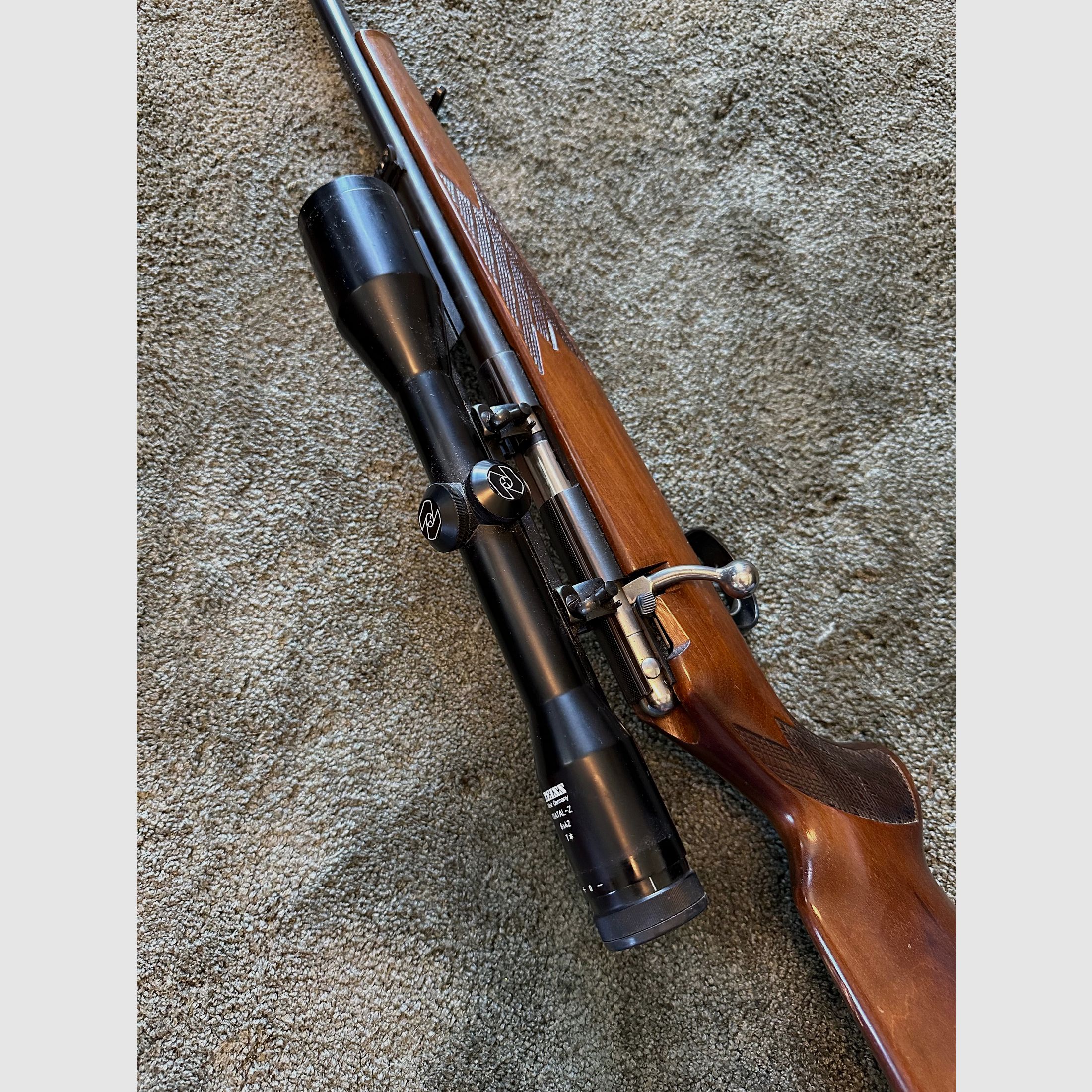 Anschütz Repetierer Kaliber .22 WMR – mit Zeiss Digital-Z 6x42 – Stecher 