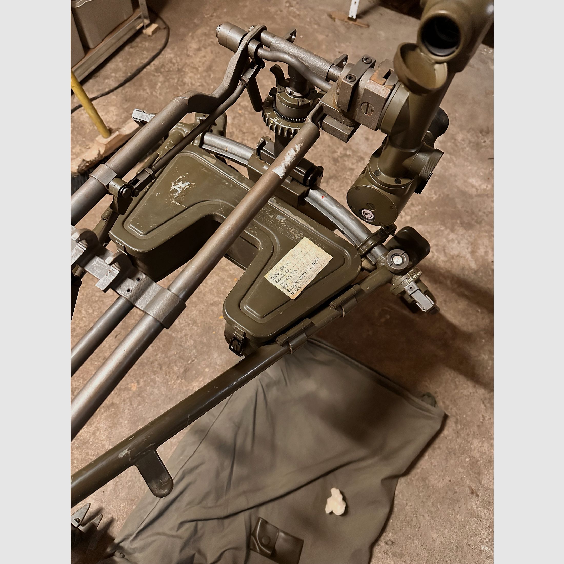 MG 3 affusto terrestre con ottica BW affusto da campo hensoldt wetzlar