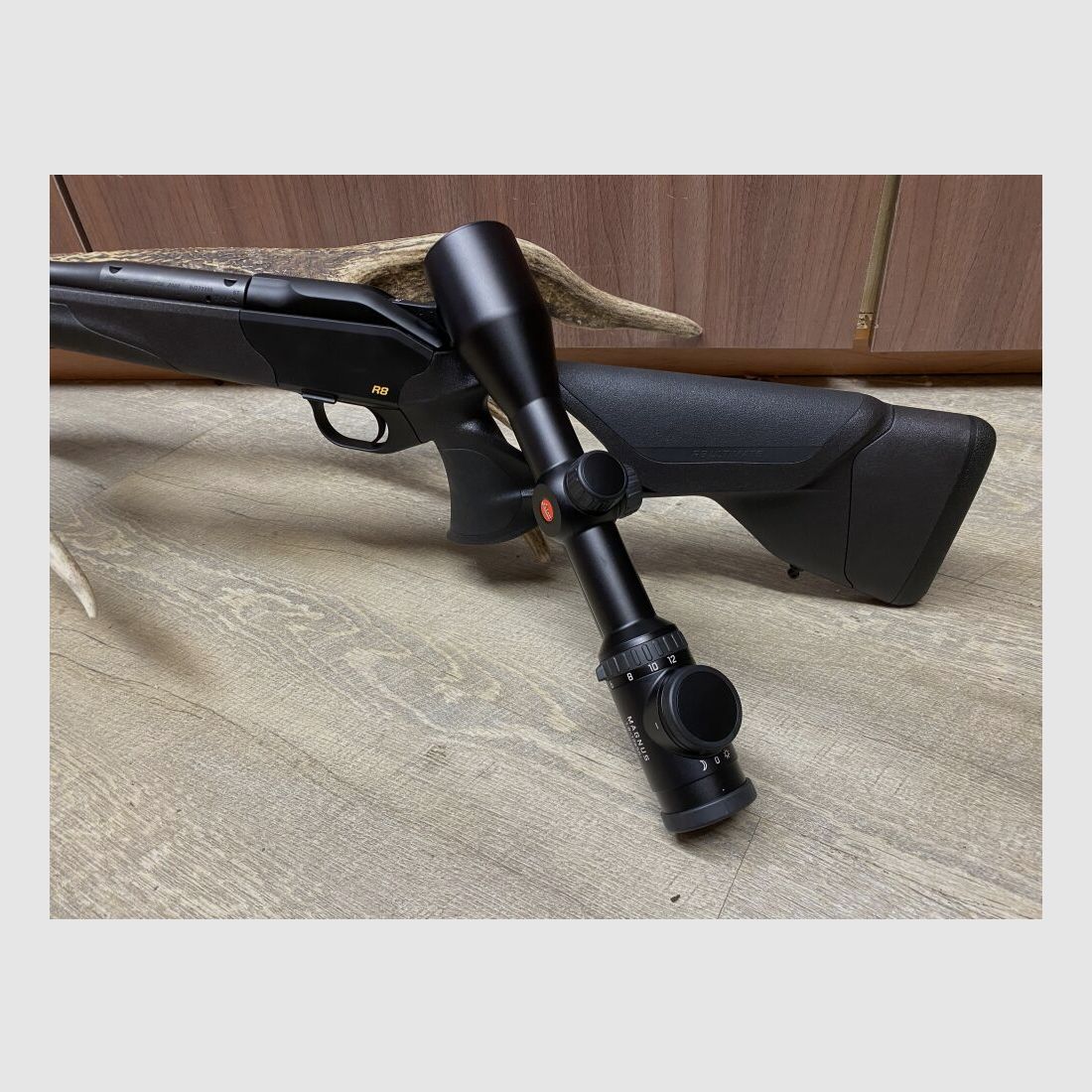 Blaser R8 Ultimate, mit Leica Magnus 1,8-12x50 i
