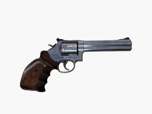 Smith & Wesson 686/5 with NIL left grip