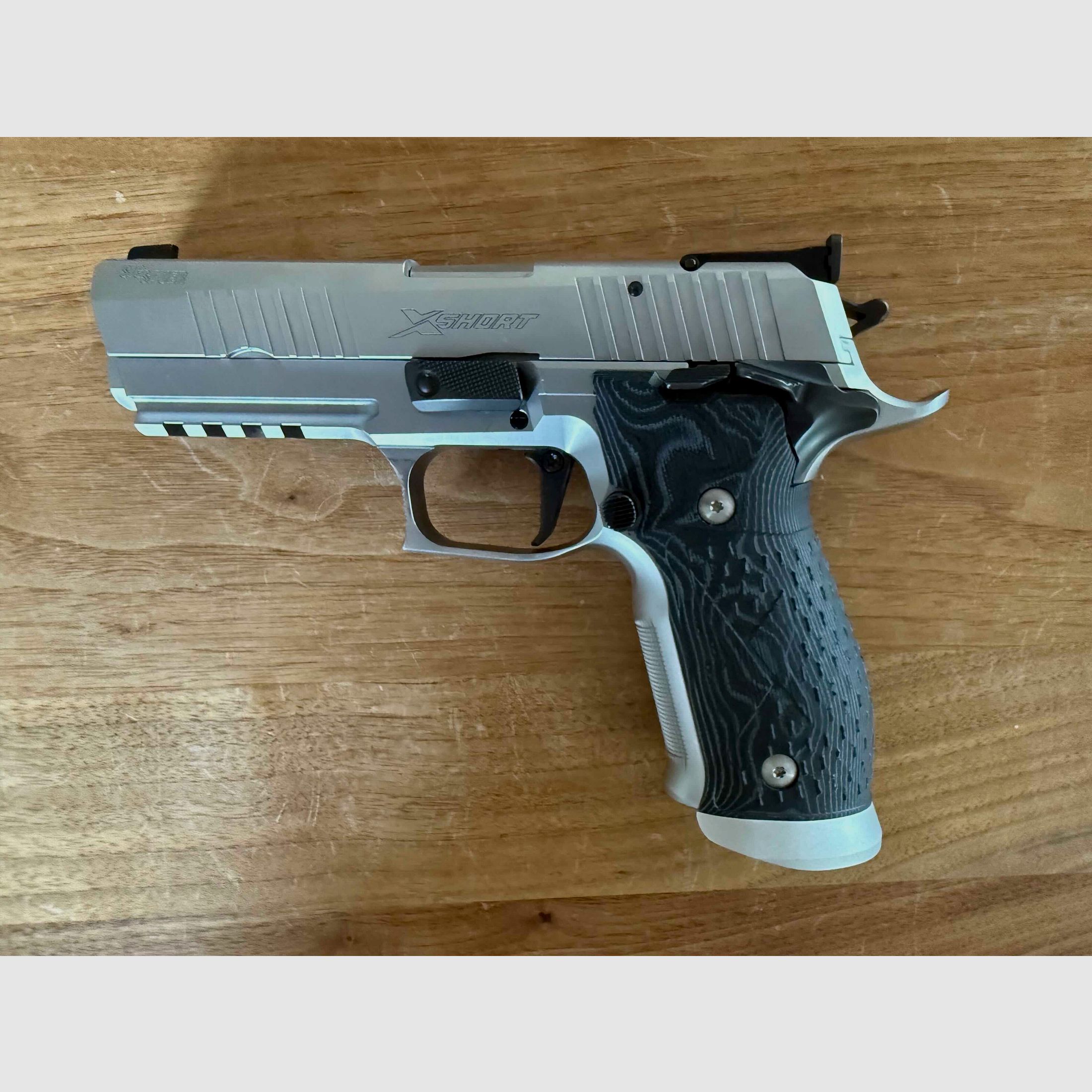 Sig Sauer X-Five Supermatch in .40 S&W mit 9 mm X-Short Wechselsystem