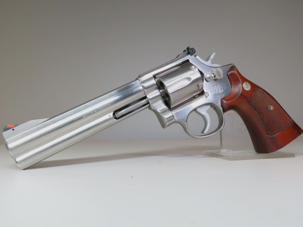 Smith & Wesson 686 in 6 inches
