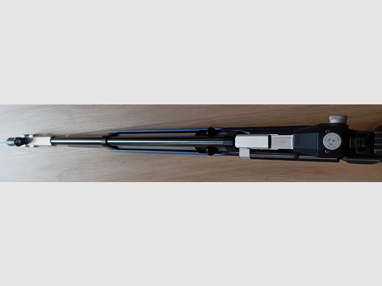 Press - Luftgewehr Feinwerkbau P 70 ALU - Links - Schaft